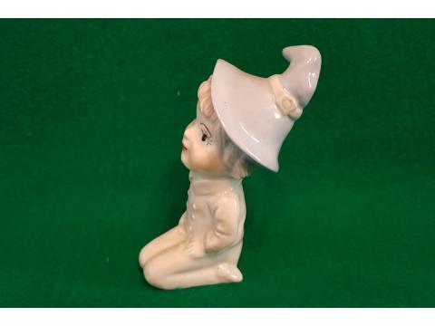 Porcelánová soška figurka chlapec s kloboukem #1